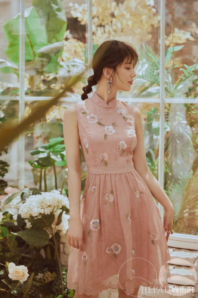 黄圣依唯美写真，女人味十足！暖色系搭配彰显魅惑格调