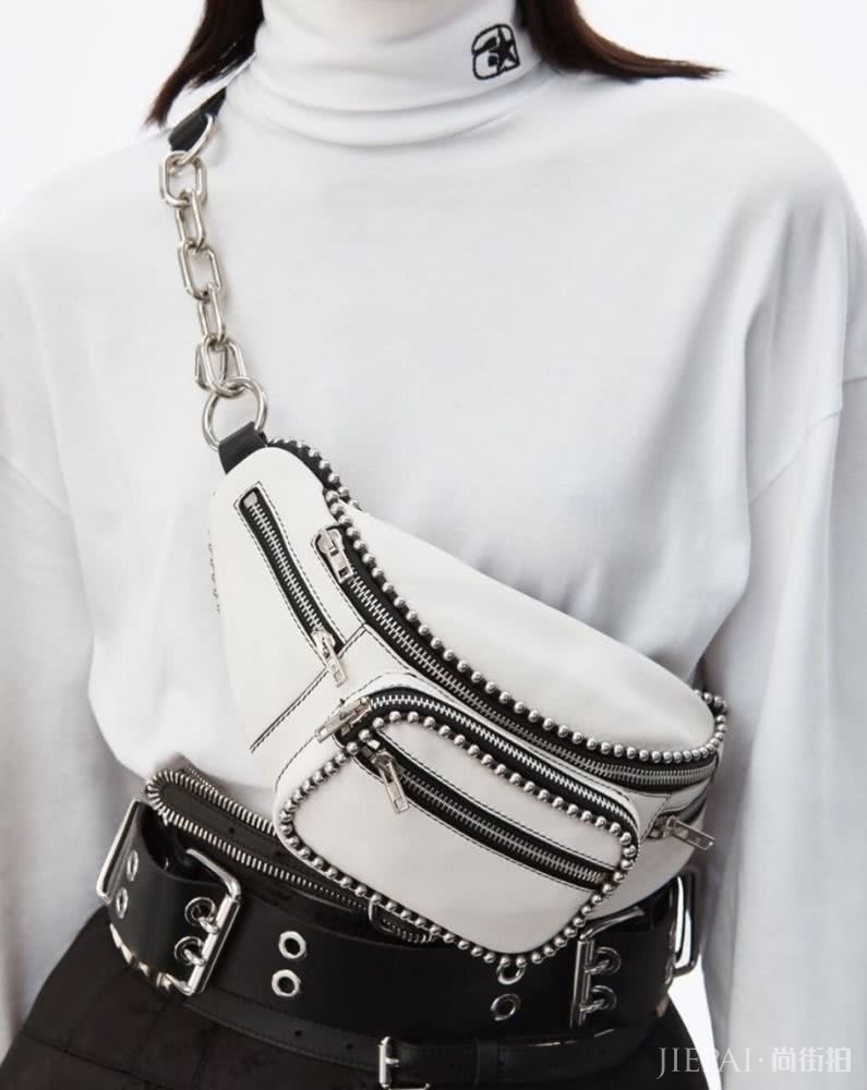 天气这么热,上街只缺一个腋下包了