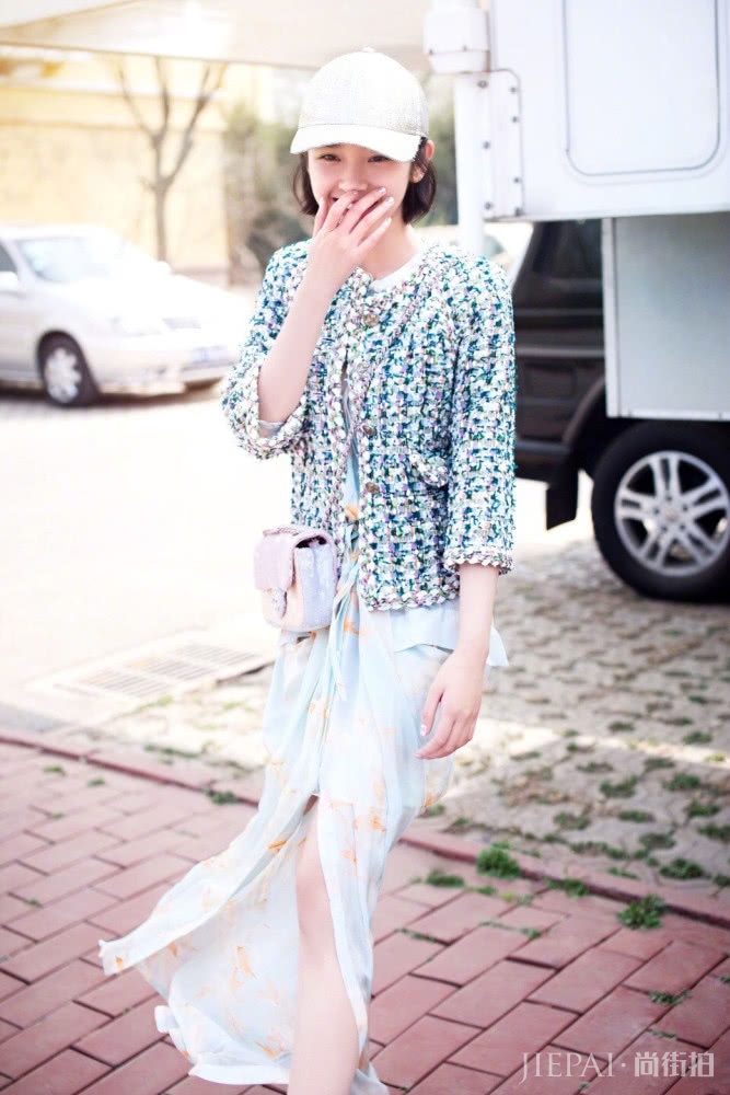 唐艺昕生活照清纯又可爱,造型真养眼