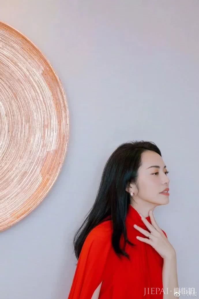 少女感正当红?不,40岁的她们要的是御姐范