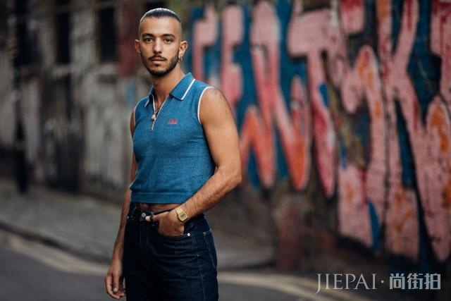 2020男装周场外街拍:女生穿男装,男人穿女装将是常态