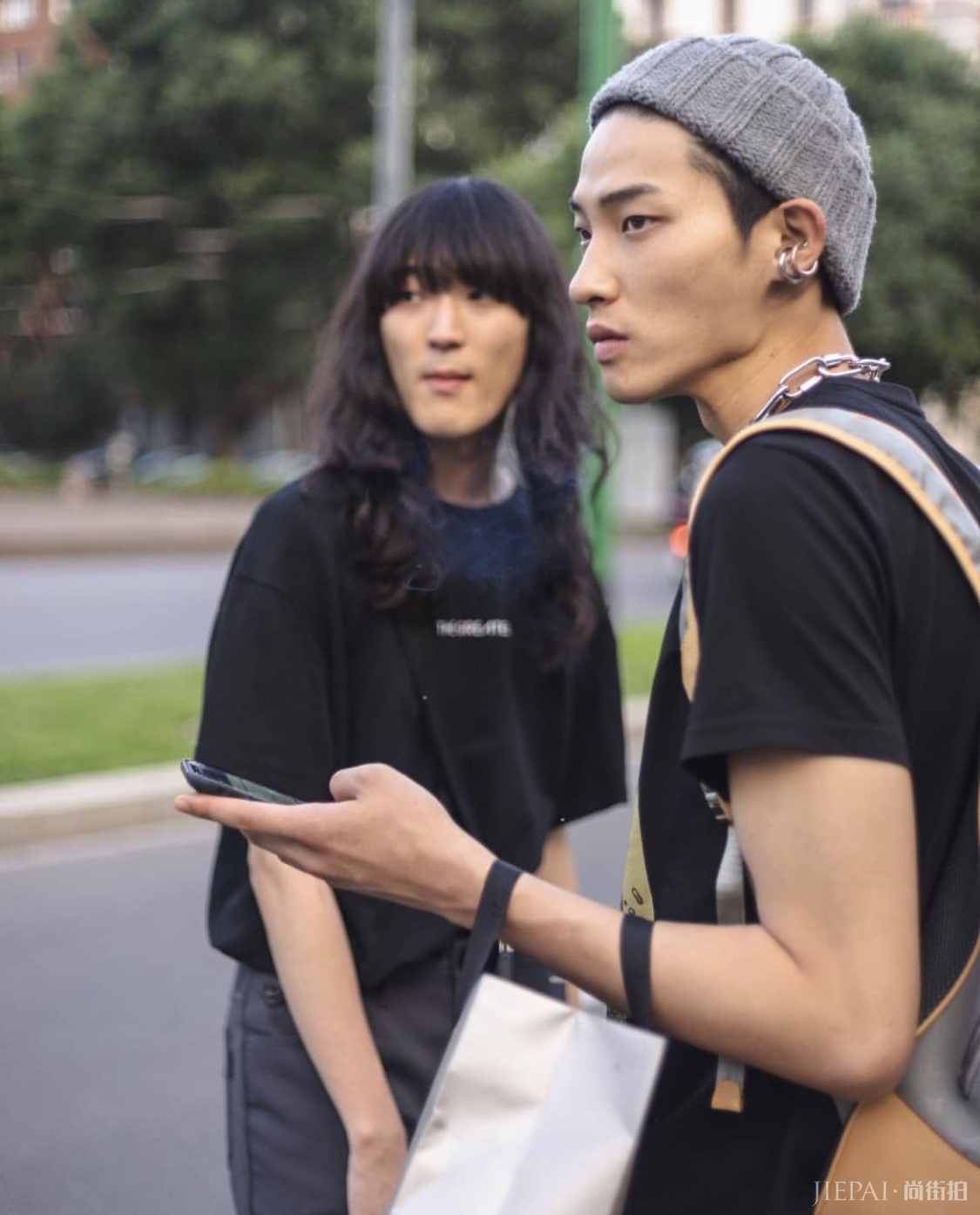 行走的教科书！米兰时装周时尚达人教你玩转街头穿搭！