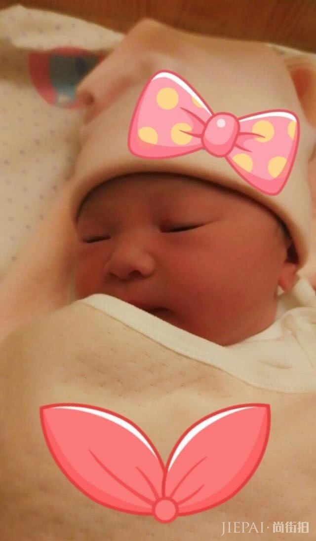 黄海冰晒照为5岁儿子庆生,小女儿罕见出镜,与包贝尔女儿神相似