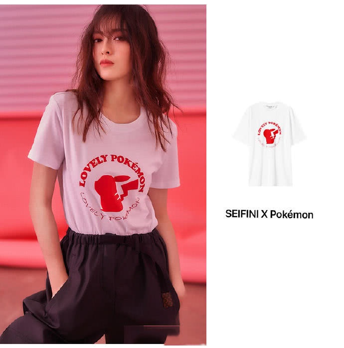 杨紫真可爱,穿皮卡丘T恤太萌了!