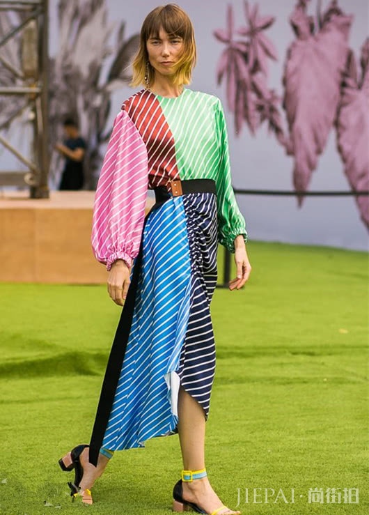 天天都在穿甜美的裙装!换件条纹连衣裙来让自己优雅吧