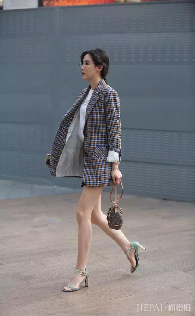 国内街拍，教你用一双高跟鞋做一个气质女人