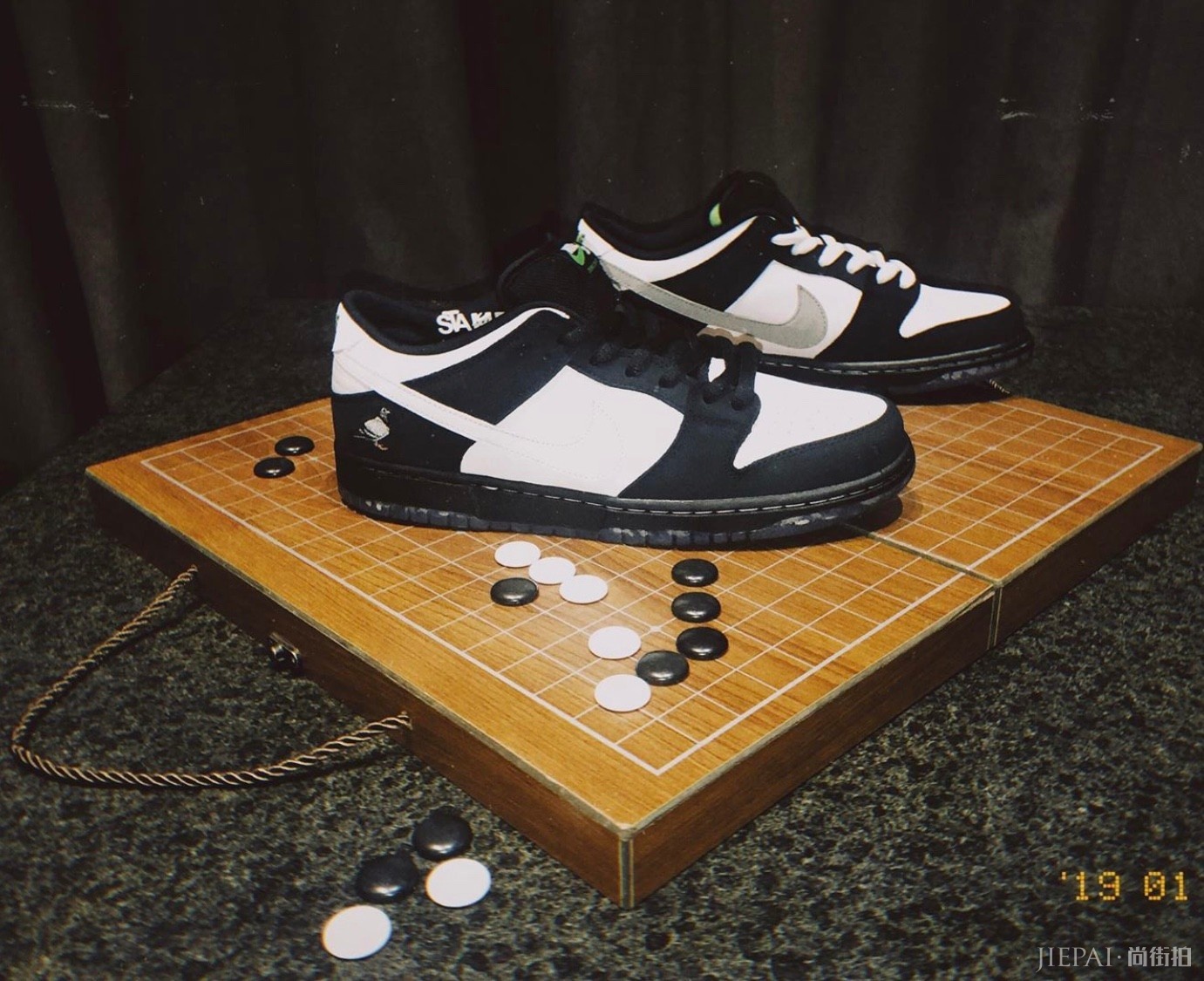 白敬亭又上脚Nike限定联乘系列!努努力你没准也能get到!