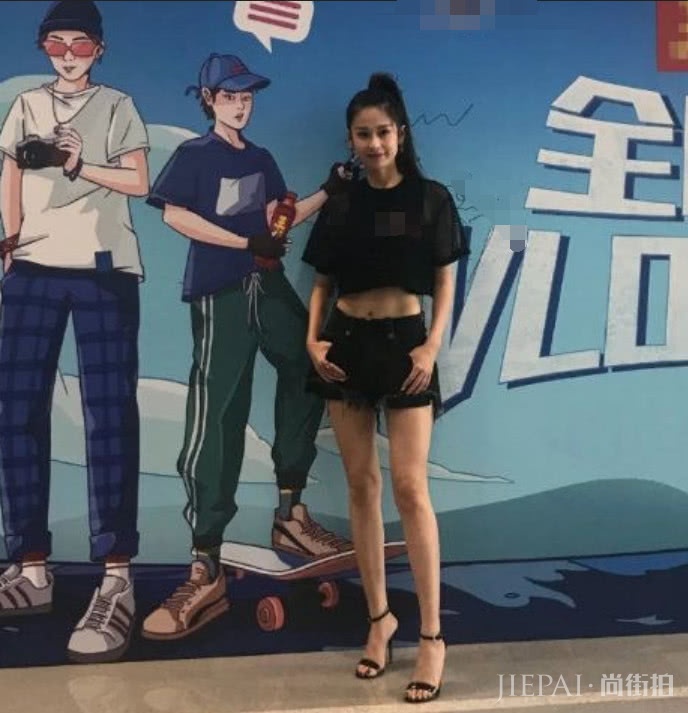 颖儿腿这么长了还踩12cm细针,生图美的像精修