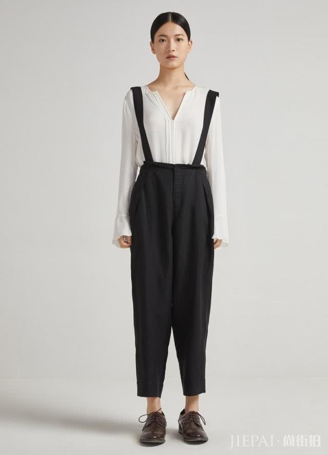 高格调无袖连衣裙气质迷人，这样的搭配才是夏天的味道