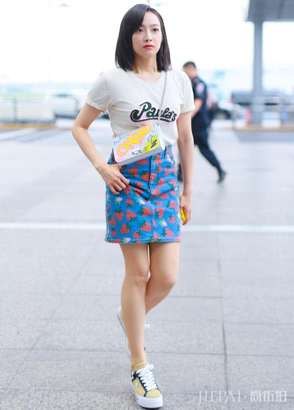 宋茜参加活动似“赫本”,机场现身却如学生妹