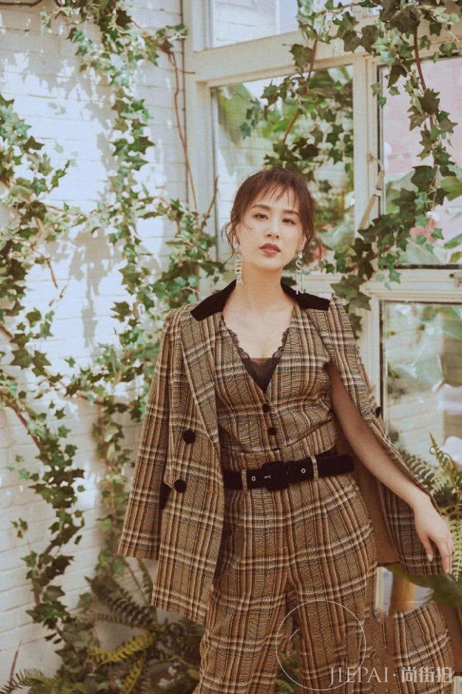 黄圣依唯美写真，女人味十足！暖色系搭配彰显魅惑格调