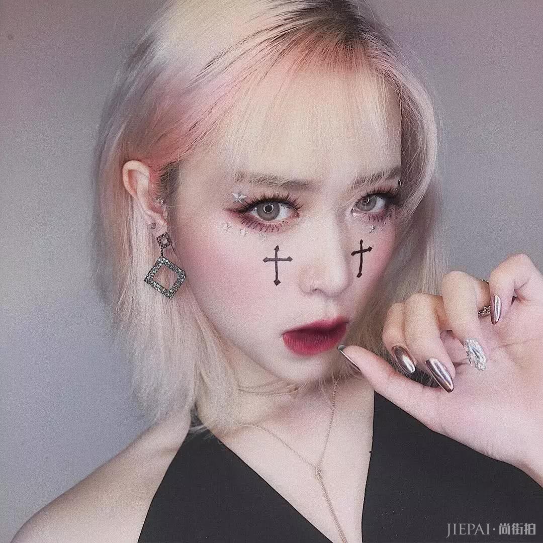 靠一张脸刷屏Ins，狂撩十万粉丝，还能模仿女包青天？