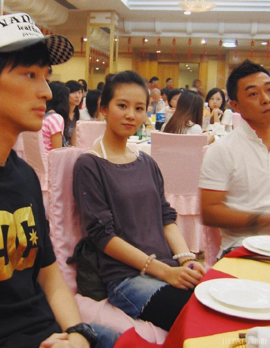 刘诗诗早年青涩旧照不惊艳但超耐看,与胡歌同框气质清纯