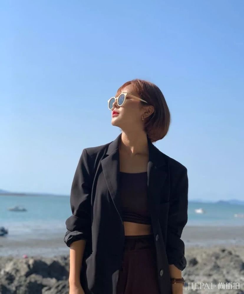 跟着ins上的短发小姐姐们学习夏日穿衣打扮