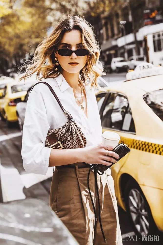 天气这么热,上街只缺一个腋下包了