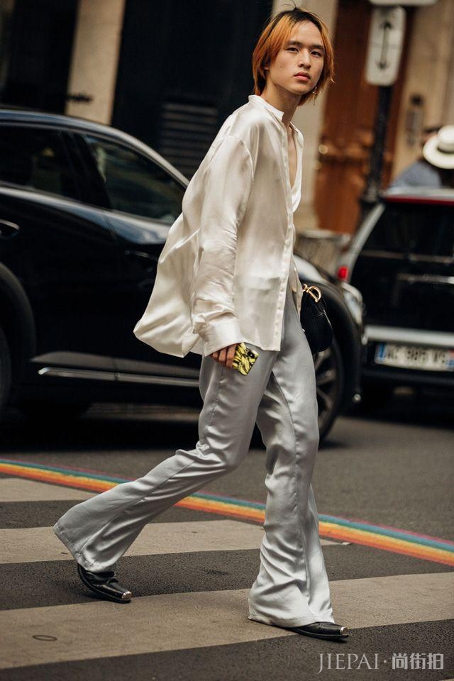 2020男装周场外街拍:女生穿男装,男人穿女装将是常态