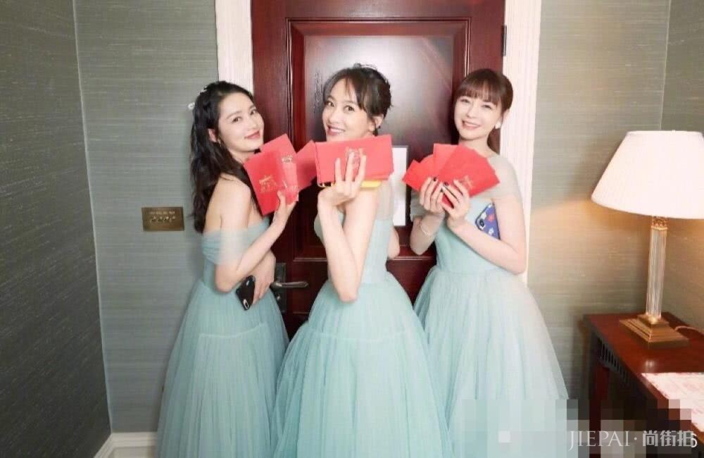 李沁当伴娘清新甜美,网友感叹都开始期待她当新娘了