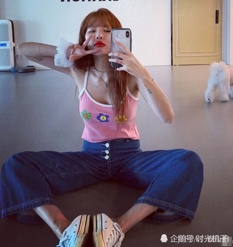 金泫雅连小女孩的衣服也要穿？这次的分享私服太赞了