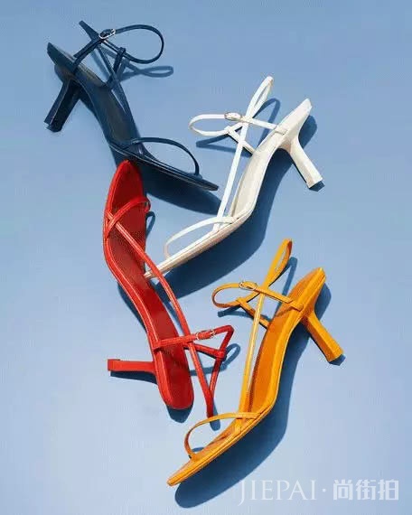 今年最火的细带凉鞋,怎么搭最好看都帮你们看好了