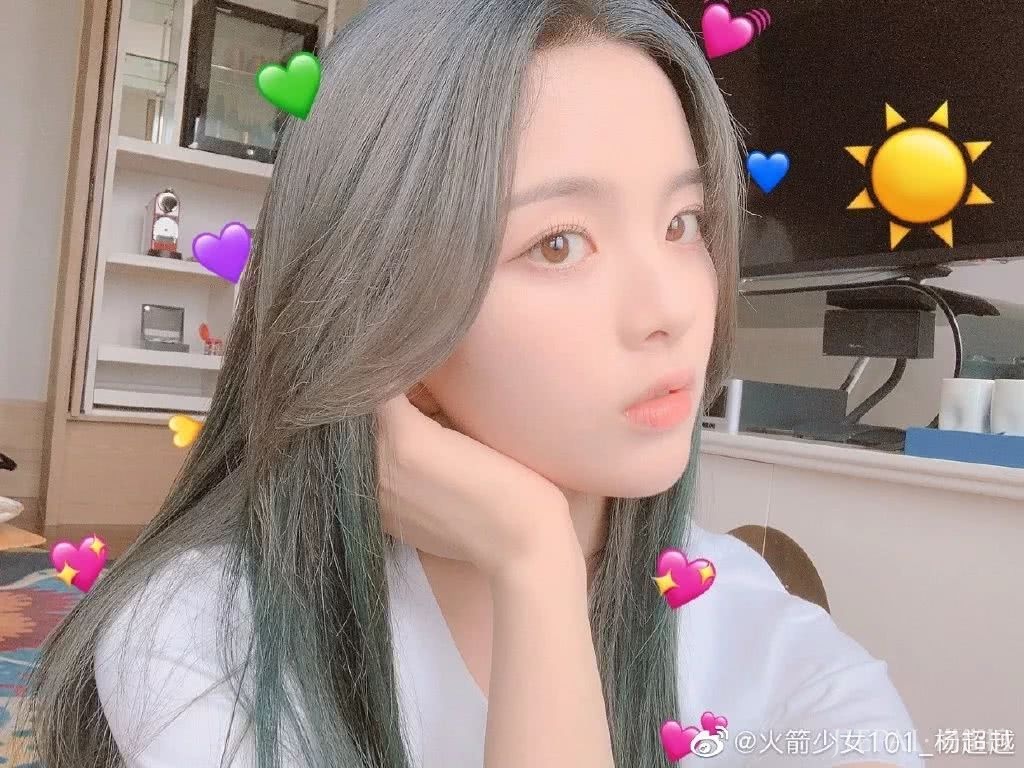 杨超越和AB同框合影完胜?黄金比例神仙颜值果然不是白来的