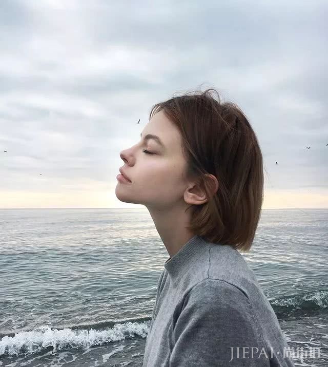 说真的,留短发的女孩穿衣打扮都不会太差