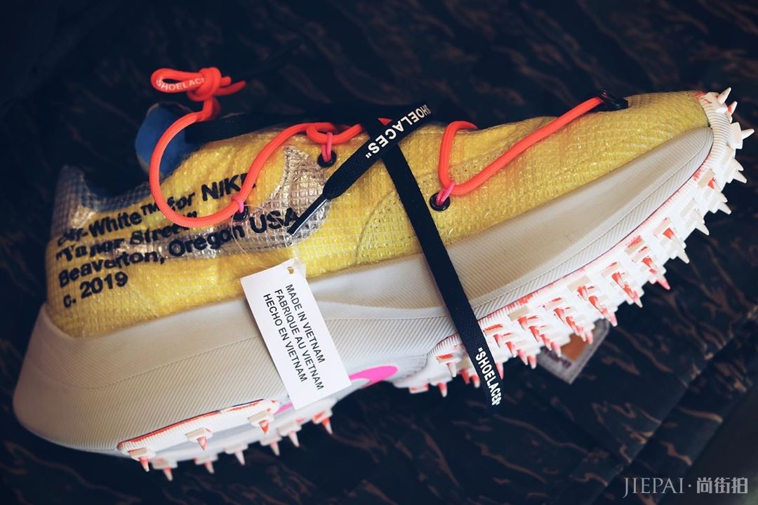 OFF-WHITE x NIKE Vapor Street最新上脚照片一览，鞋王定了？
