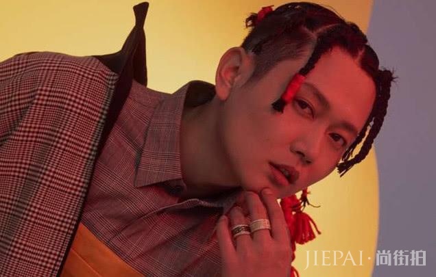 张云雷化复古浓妆，孟鹤堂扎嘻哈小辫儿，相声演员也能上时尚杂志