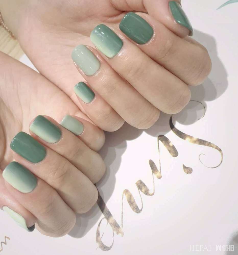 夏天除了穿搭还能怎么美?9种美甲让你美到指尖,清爽干净的感觉