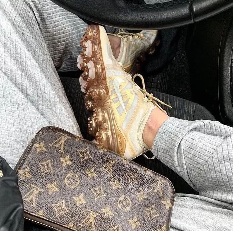 腰包2019年已经过时了，如今最火的It Bag是它！