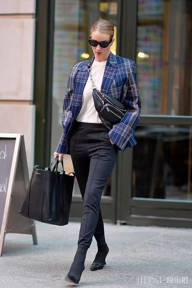 天气这么热,上街只缺一个腋下包了