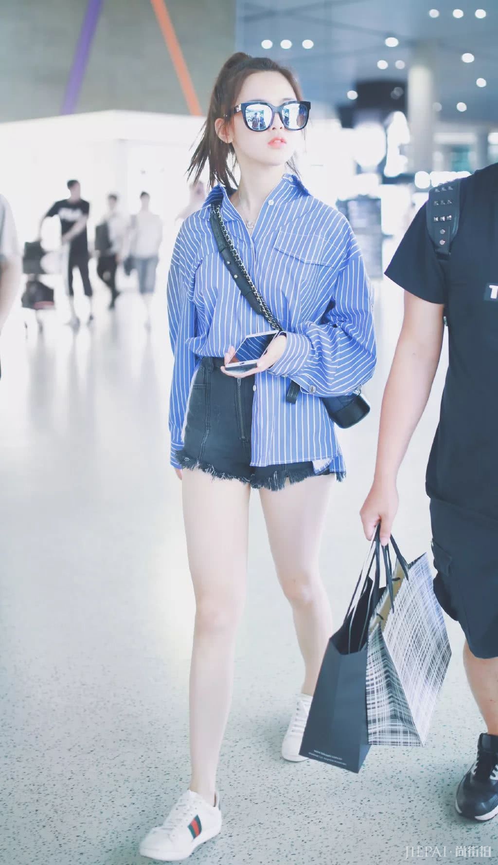 杨超越和AB同框合影完胜?黄金比例神仙颜值果然不是白来的