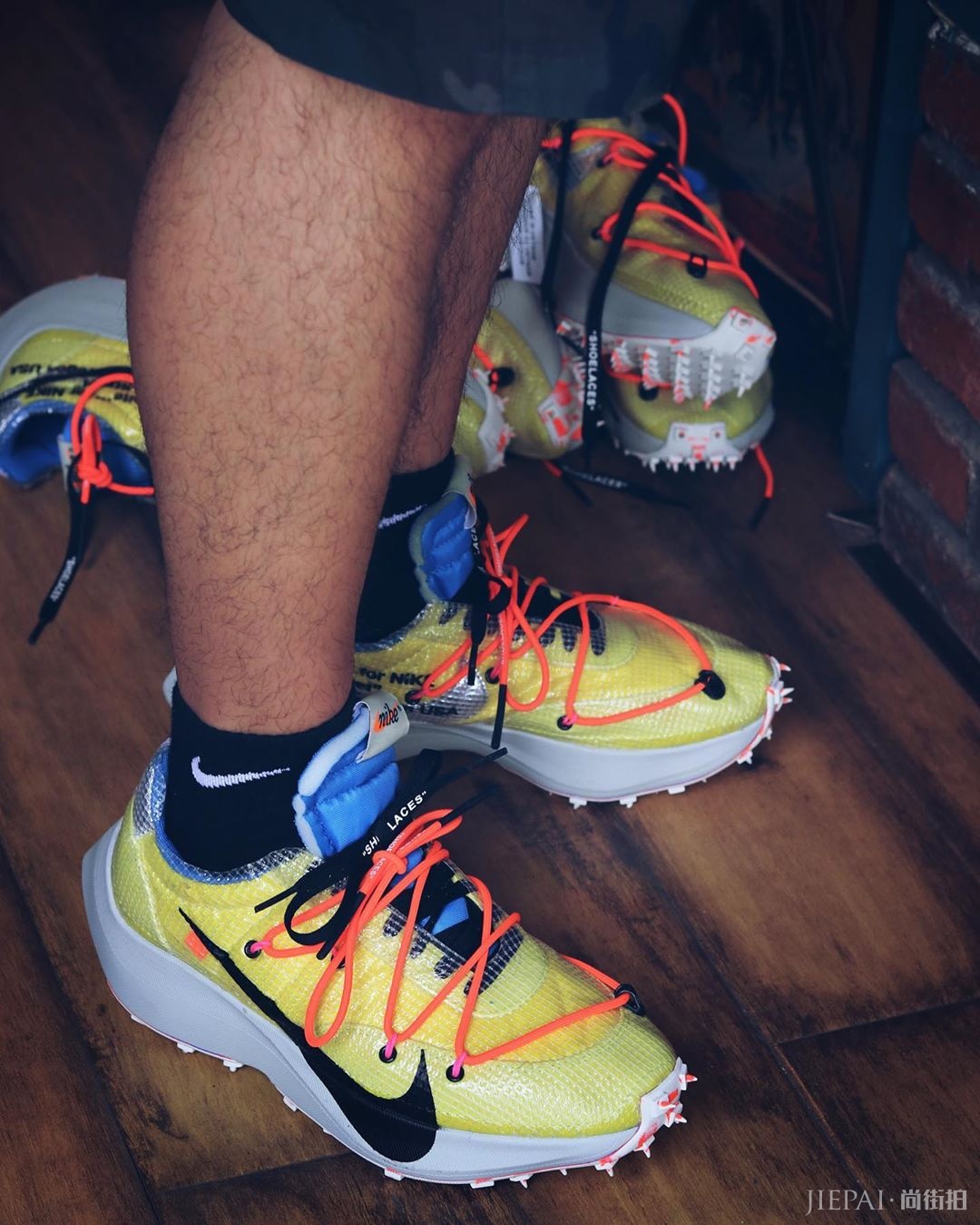 OFF-WHITE x NIKE Vapor Street最新上脚照片一览，鞋王定了？
