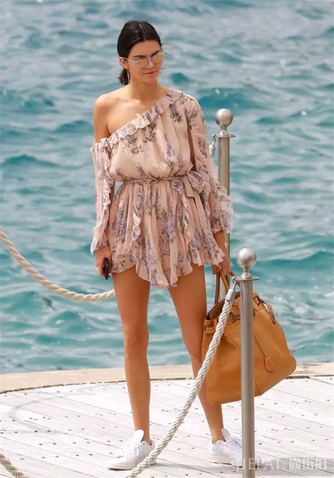 夏天想快速出门,穿一条连衣裙就能帮你解决穿搭烦恼了