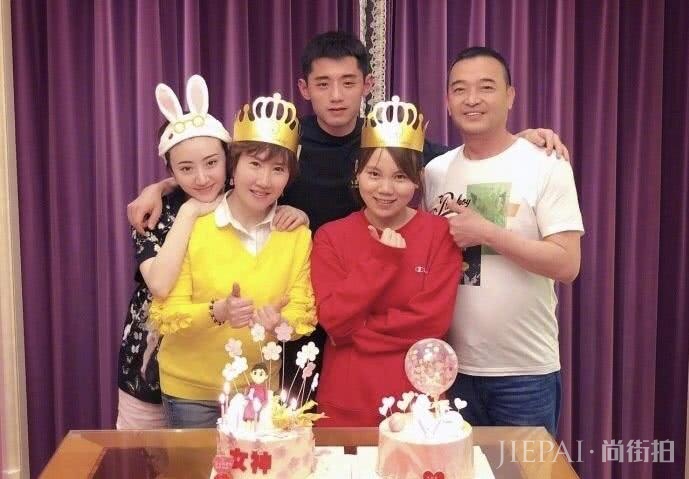 景甜与张继科分手,恋情丝毫没有影响仪态,颜值依旧身材更佳