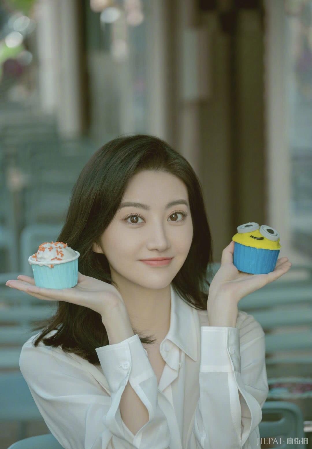 景甜与张继科分手,恋情丝毫没有影响仪态,颜值依旧身材更佳