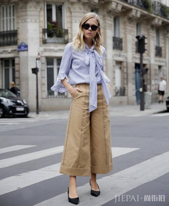 阔腿裤的优雅不输裙装，搭配衬衫更显气质。看欧美街拍时尚演绎吧