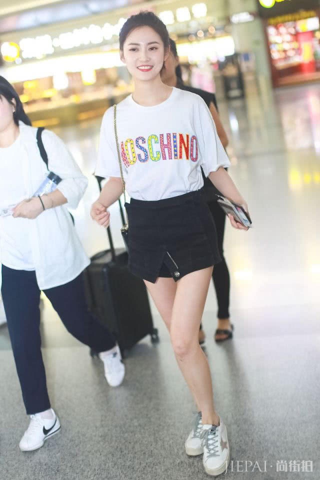 陈钰琪倒置半裙太好看!学生装清纯又有少女心