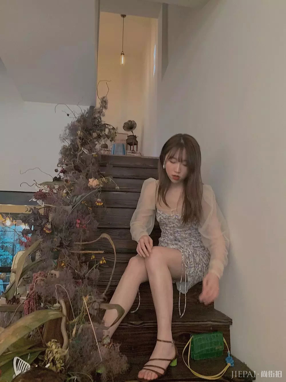 今年最火的细带凉鞋,怎么搭最好看都帮你们看好了