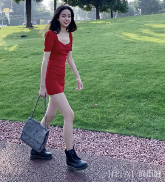 适合大学生的9套Look,方领复古,海军领撩男!你喜欢那套?