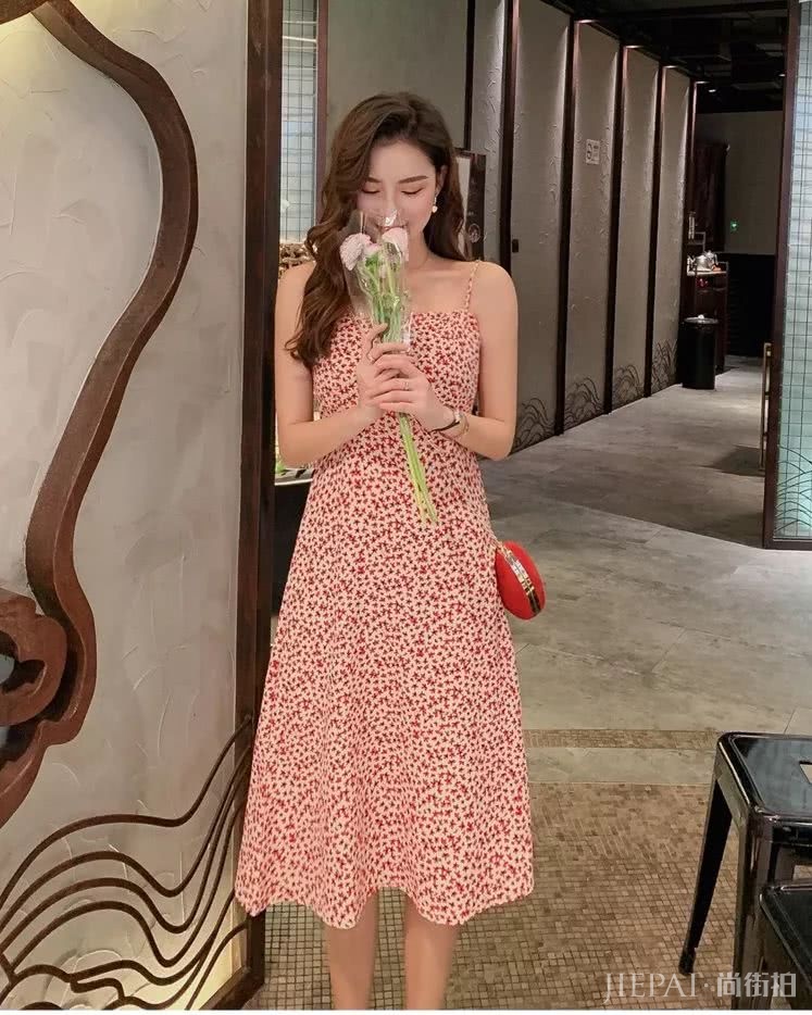 还在穿黑白灰?2019年夏天流行“果汁色”