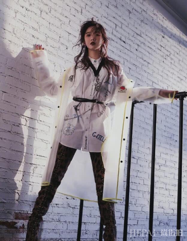 孟美岐最新杂志内页!6套造型每套都惊艳