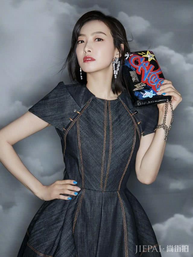 宋茜参加活动似“赫本”,机场现身却如学生妹