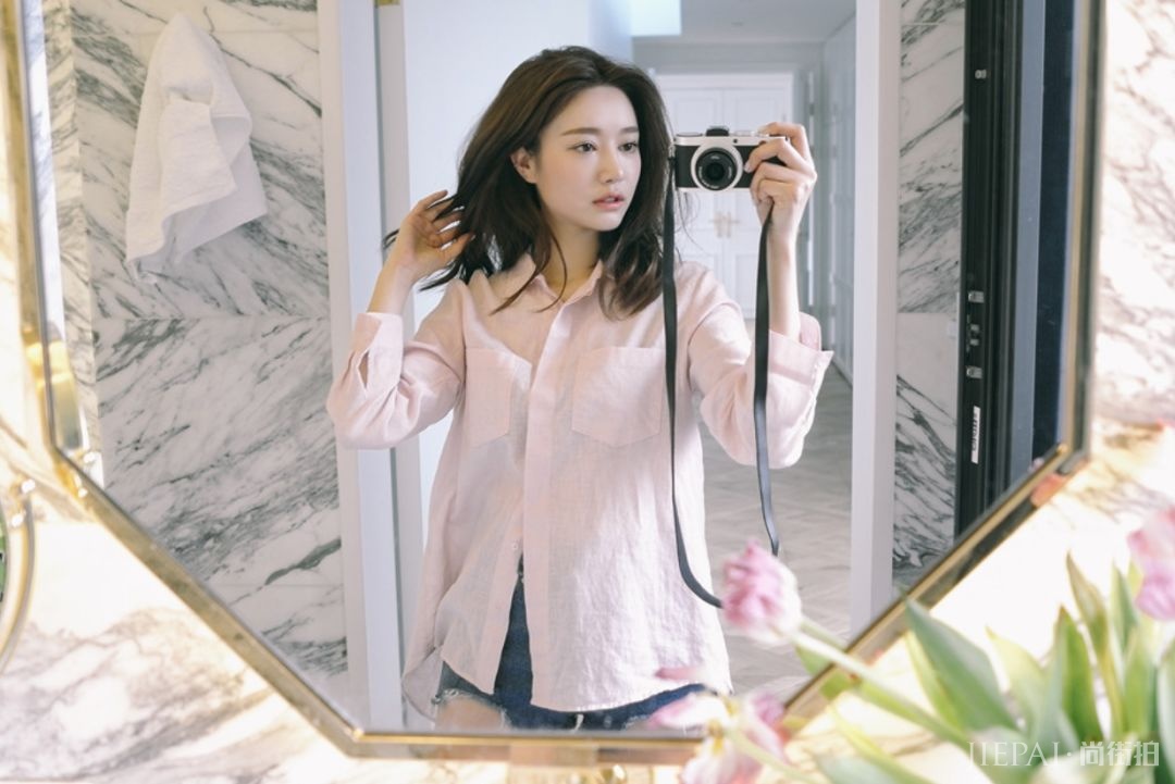 她是四小花旦里唯一没动过脸的,那比镰刀还细的山根是P出来的吗?