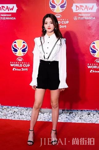 杨超越和AB同框合影完胜?黄金比例神仙颜值果然不是白来的