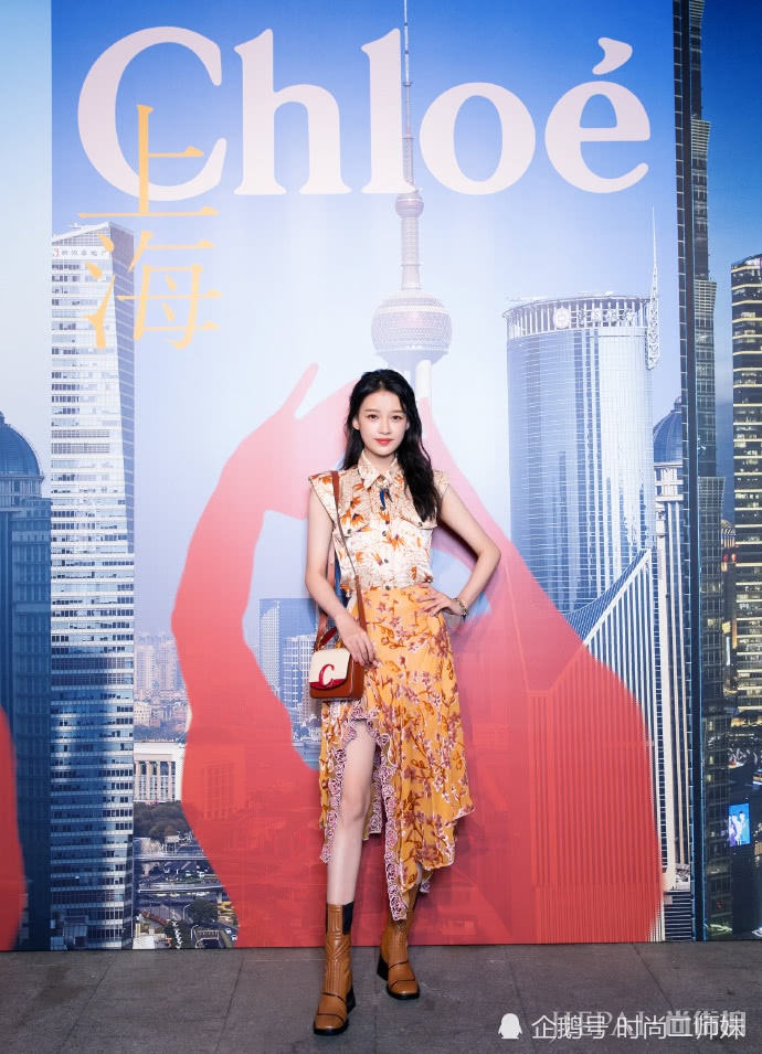 张雪迎孙怡同台比美,都是90后,一个摩登女郎,一个美成公主