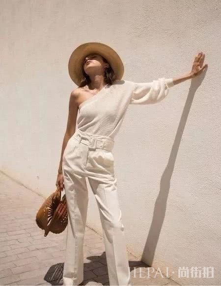 2019年夏天橄榄绿搭配水蓝色,越穿越高级