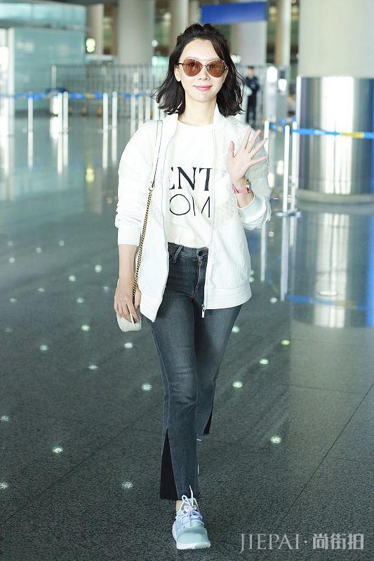 陈数穿刺绣纱裙成加分搭配!烂大街的淑女风搭配她照穿照样美