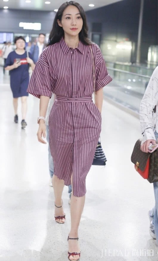 天天都在穿甜美的裙装!换件条纹连衣裙来让自己优雅吧