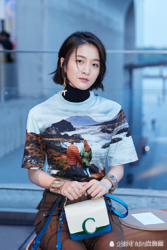 张雪迎孙怡同台比美,都是90后,一个摩登女郎,一个美成公主