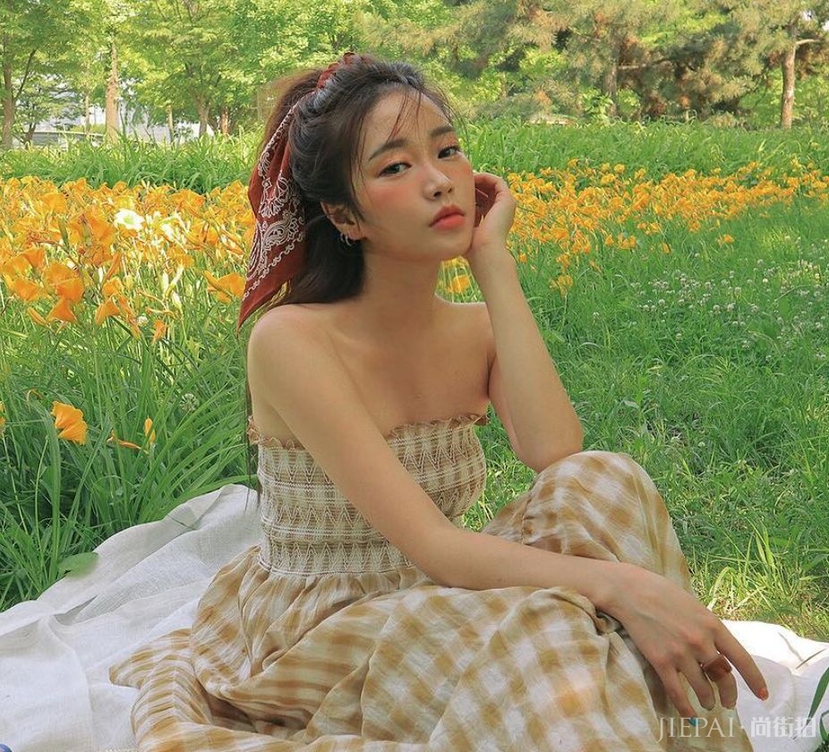 她是四小花旦里唯一没动过脸的,那比镰刀还细的山根是P出来的吗?